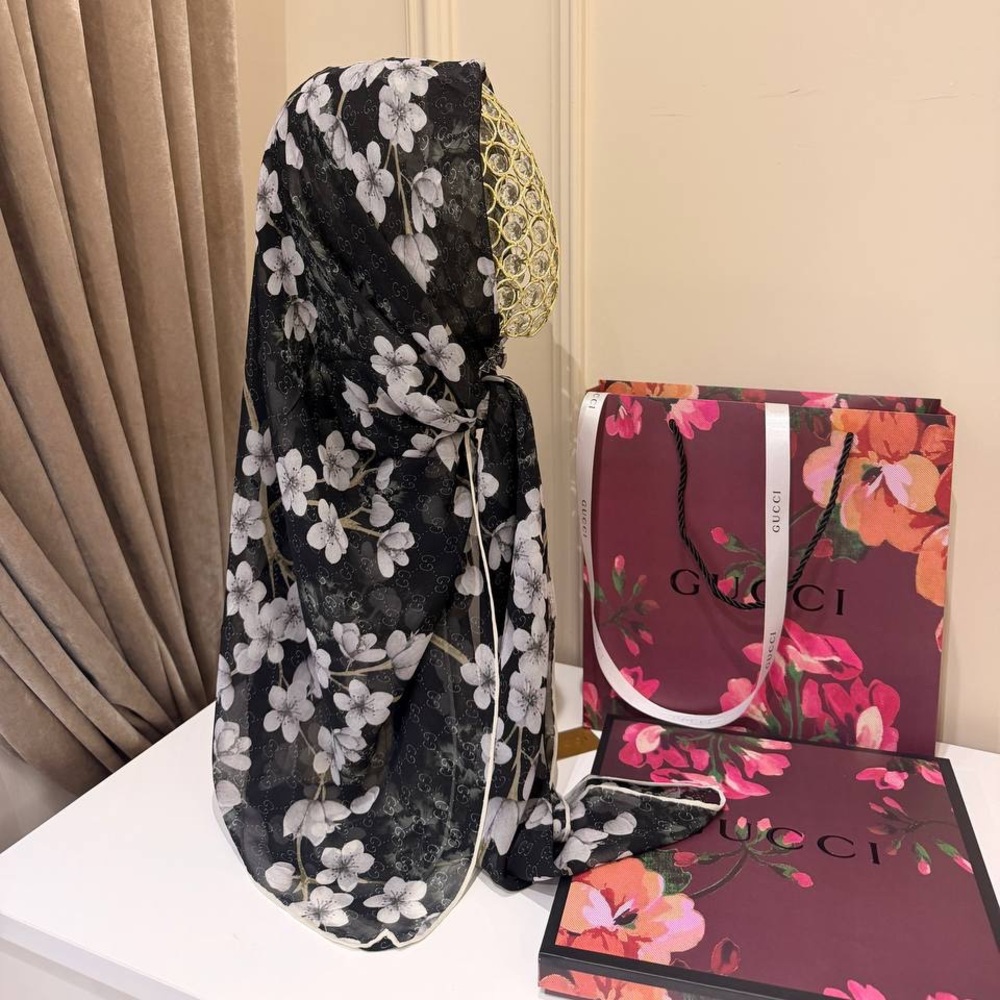 Gucci GG floral blossom print 100% silk scarf 40x40in georgette scarf‼️LAST ONE